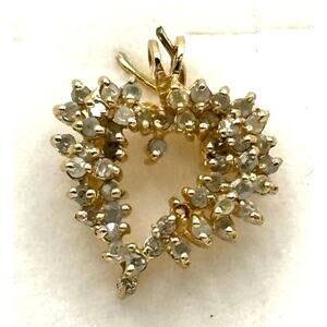 10K Yellow Gold Heart Cluster Pendant with Diamond Chips 2.9 Gr AS-IS